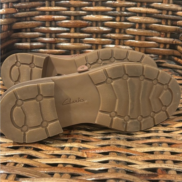 Clarks Women's Heart Dove Tan Nubuck Brun Ankle Boots Size 8 - Picture 9 of 14